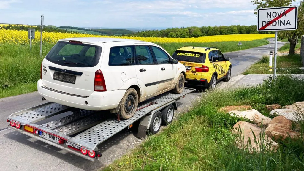 Odtahovka Autovrak.cz přijíždí pro vozidlo